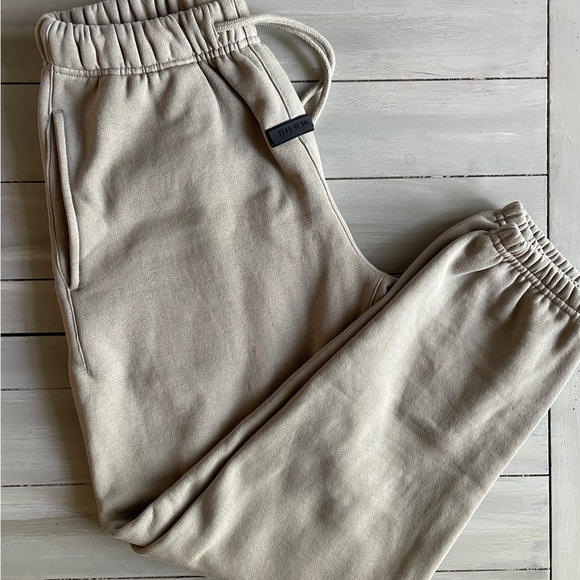Fear of God Essentials sweatpants - Picture 2 of 14